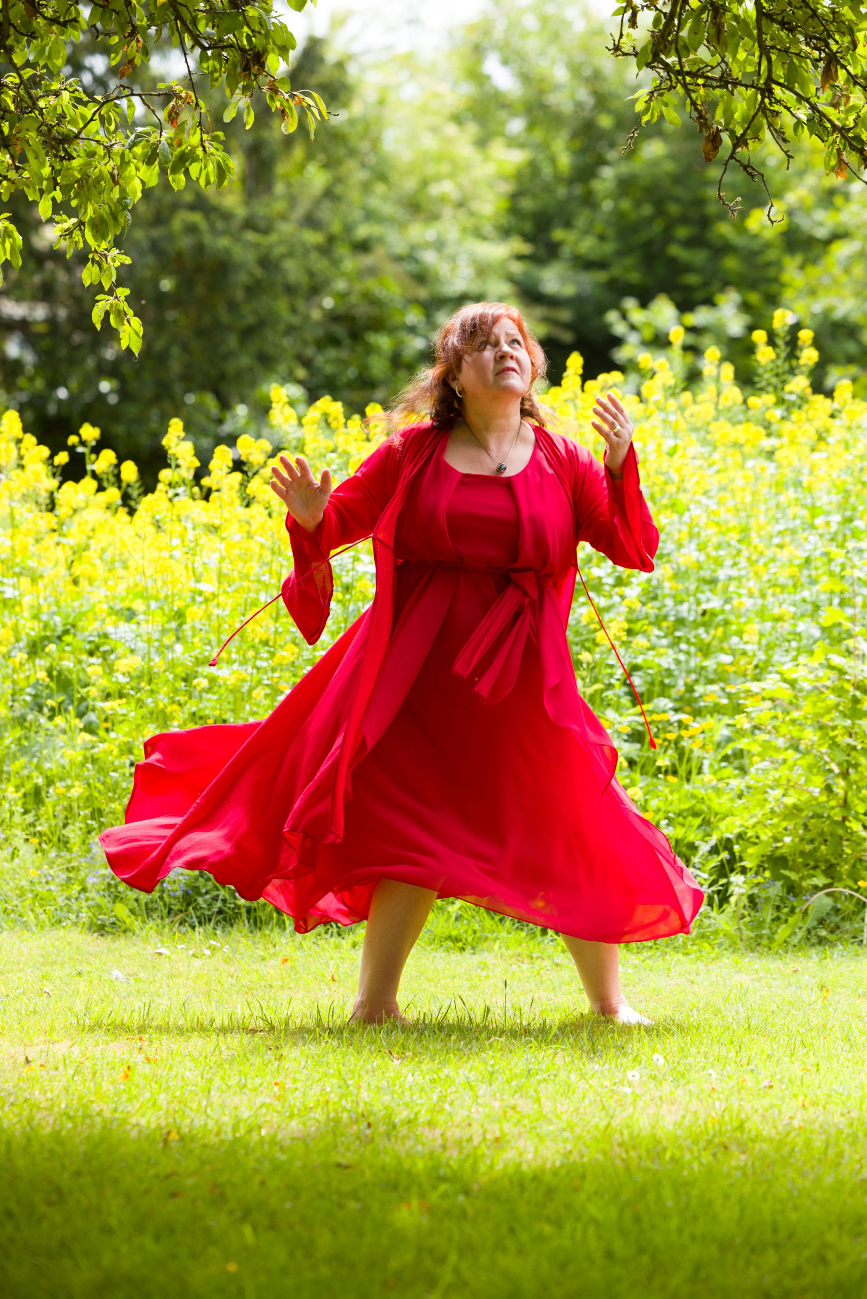 Jewell courtesy of photographer Mark Pickthall and the Bridport Dance Festival Jewell dancing outside